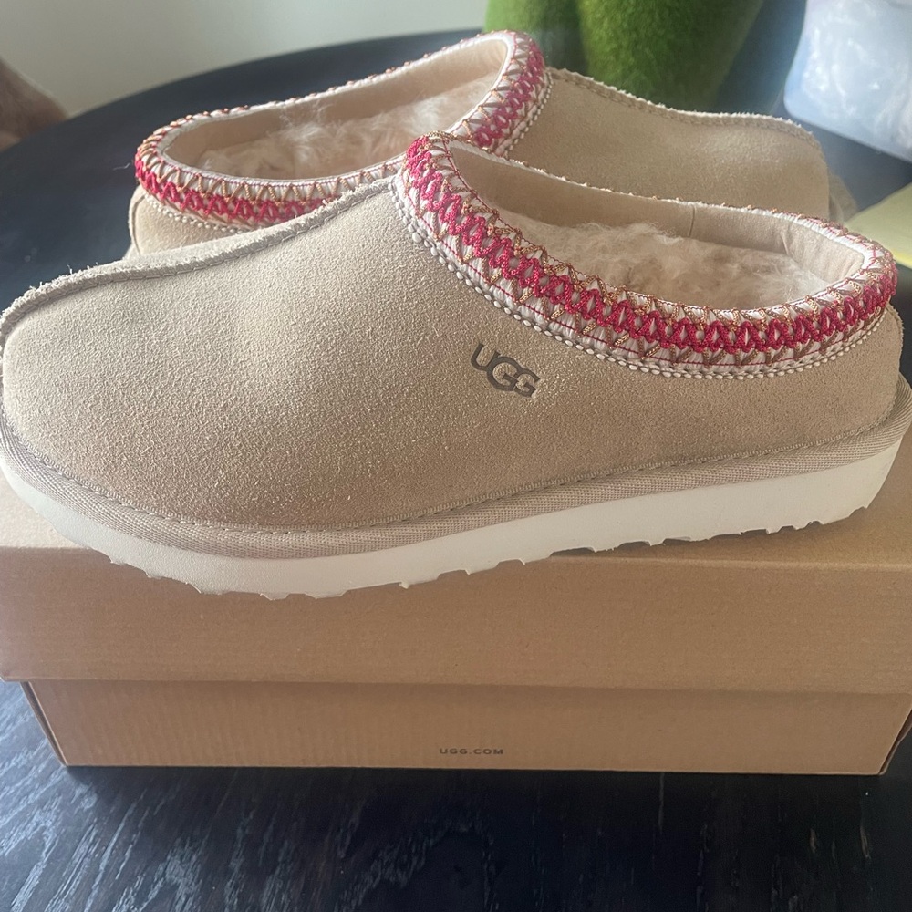 UGG Slip-On Tasman Slippers. Like New